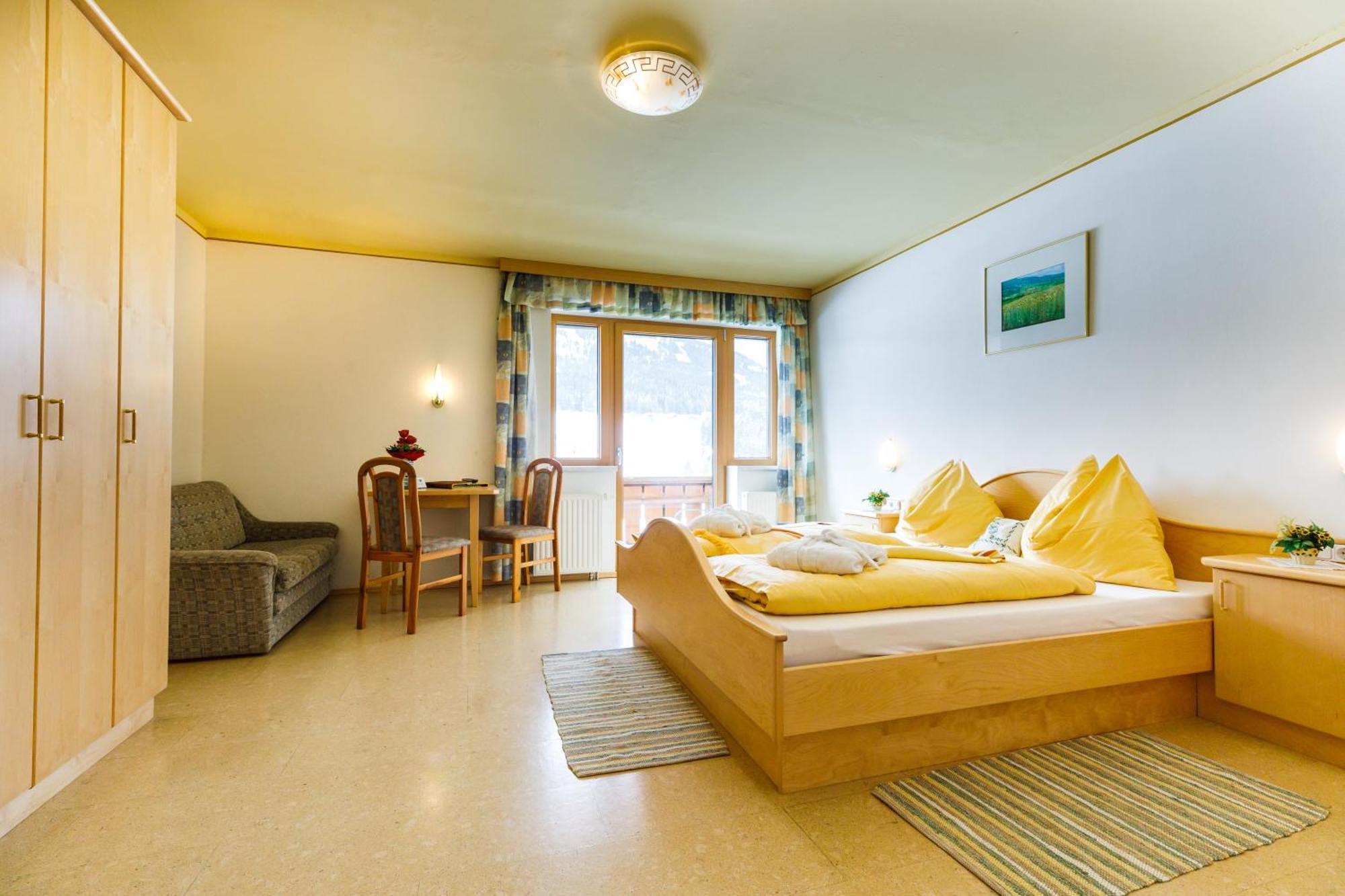 Hotel Gasthof Zur Linde Mariahof Esterno foto