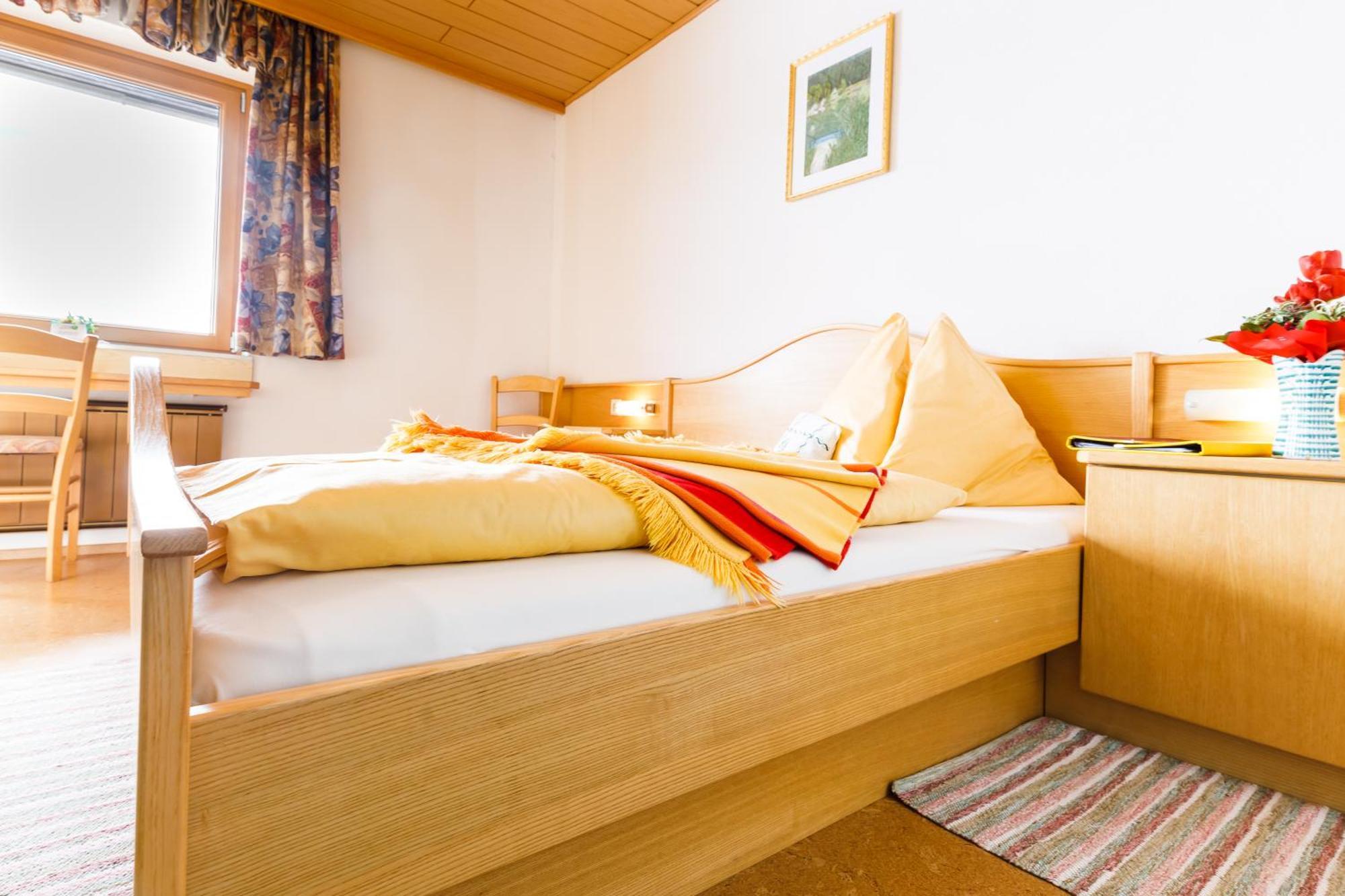 Hotel Gasthof Zur Linde Mariahof Esterno foto
