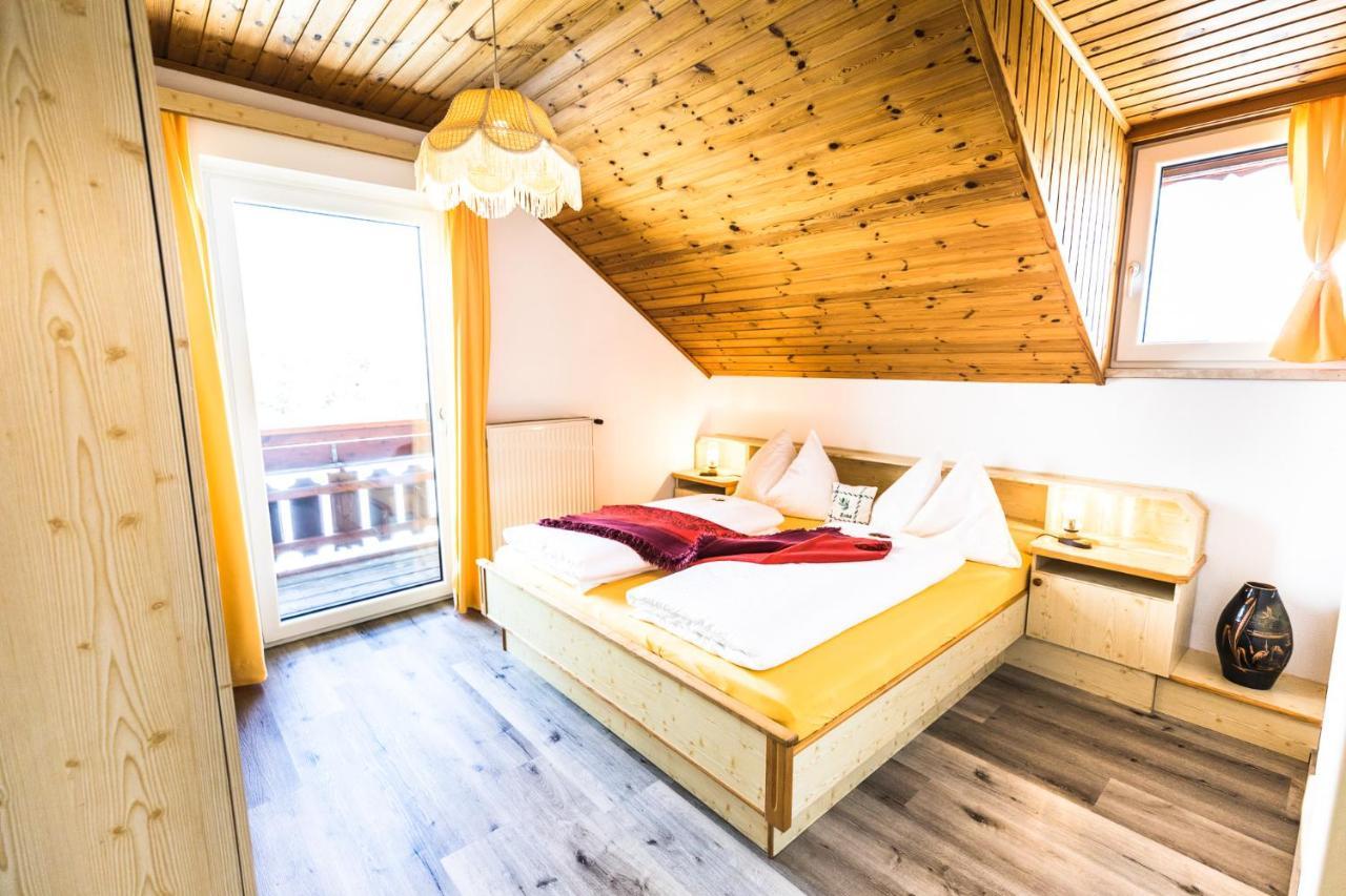 Hotel Gasthof Zur Linde Mariahof Esterno foto