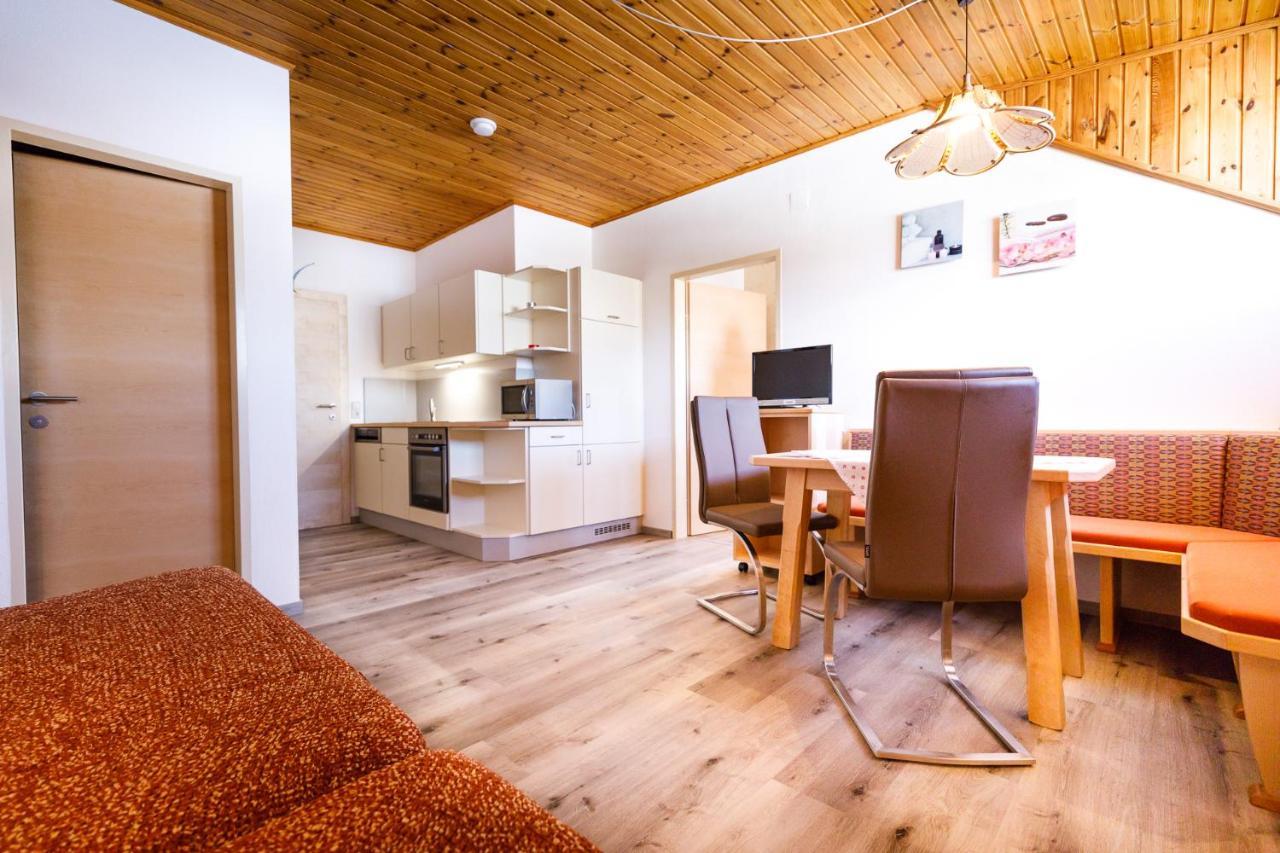 Hotel Gasthof Zur Linde Mariahof Esterno foto