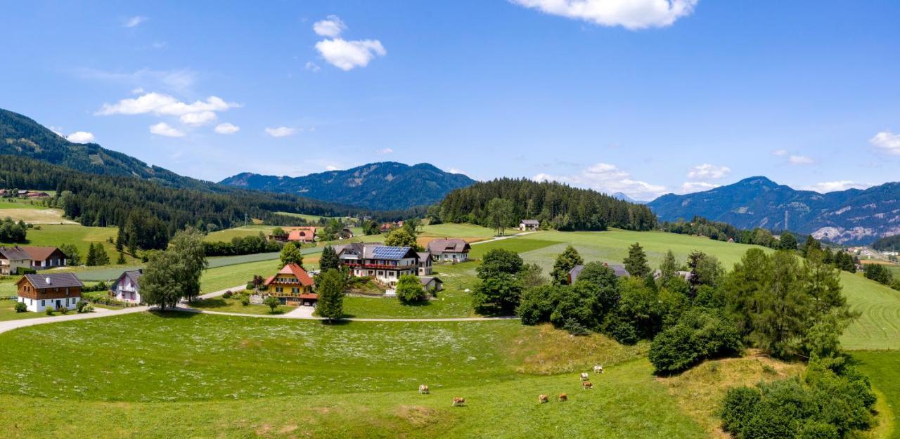 Hotel Gasthof Zur Linde Mariahof Esterno foto