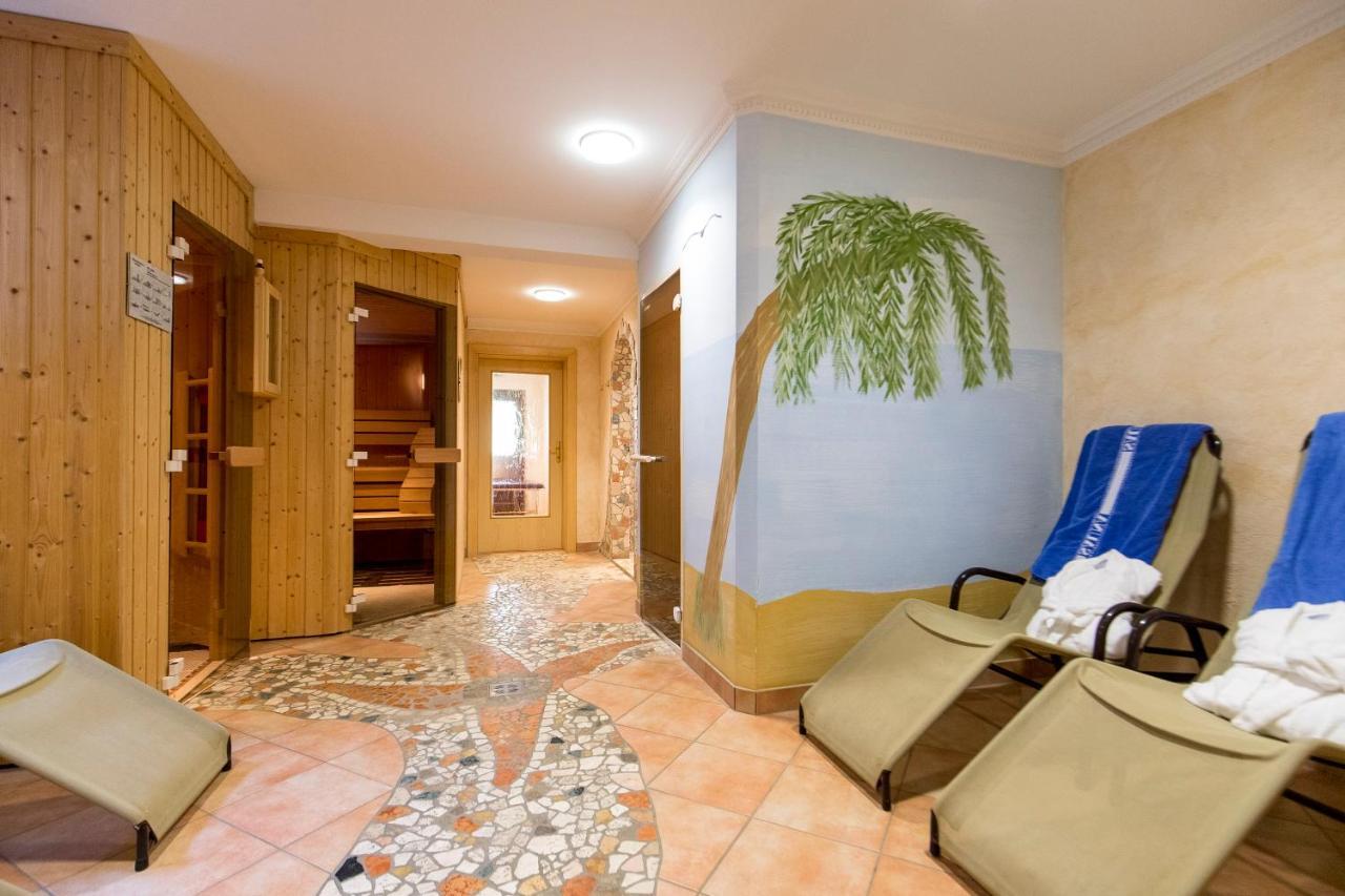Hotel Gasthof Zur Linde Mariahof Esterno foto